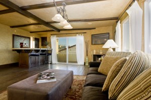 34th15lowres Family Room and Bar